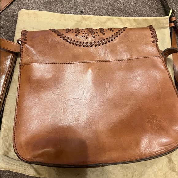 Mint condition Patricia nash handbag and wallet set, comes in dust bag. - Picture 7 of 8